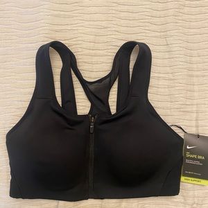 Nike woman’s sports bra Sz: Medium NWT
